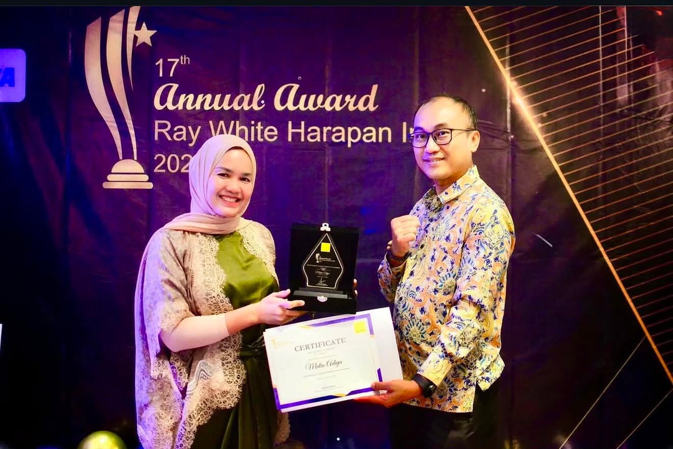 Penghargaan Top Agent 2024 Dwi Mutia Adiya