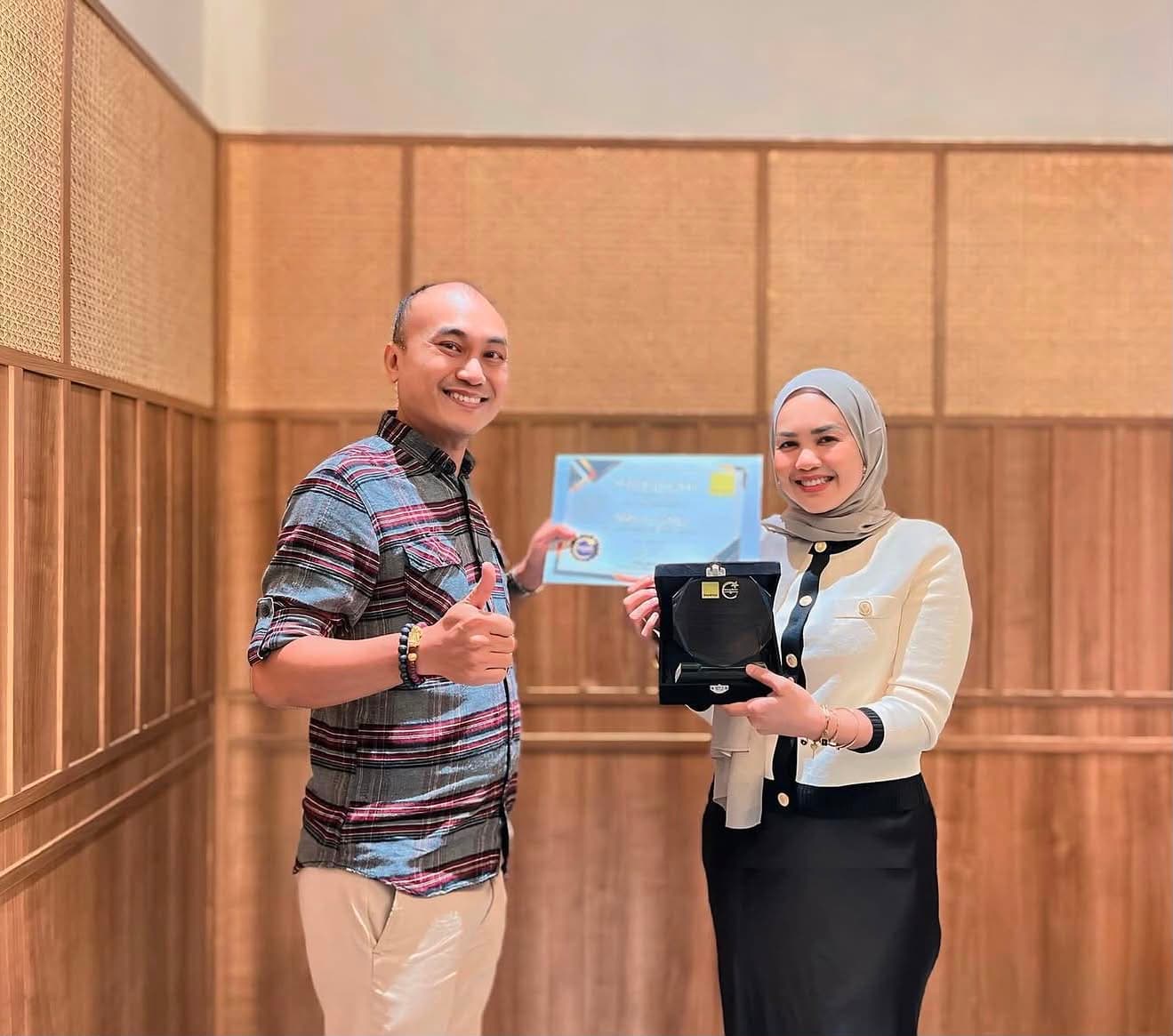 Penghargaan Top Agent 2025 Dwi Mutia Adiya
